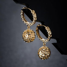 Load image into Gallery viewer, Earrings 18K Tri-Gold Mesh Drop Earrings
