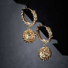 Load image into Gallery viewer, Earrings 18K Tri-Gold Mesh Drop Earrings