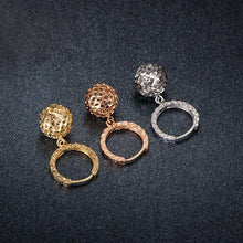 Load image into Gallery viewer, Earrings 18K Tri-Gold Mesh Drop Earrings