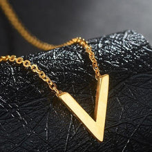 Load image into Gallery viewer, Necklaces 18K Rose Gold Arrow Pendant Necklace